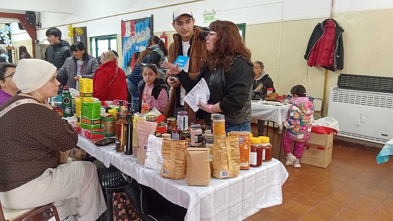 Exitosa Edición N 5 de la Feria de Emprendedores en el SUM de la Escuela N.º 99